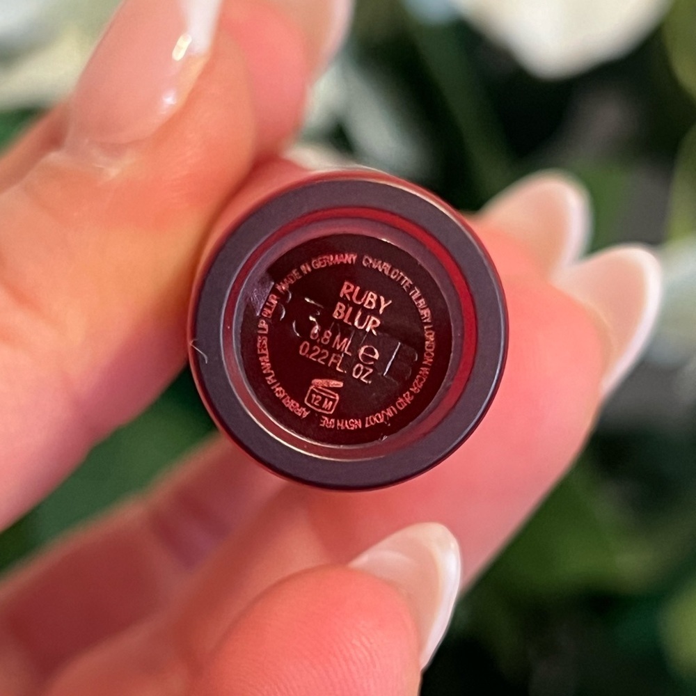 CHARLOTTE TILBURY • AIRBRUSH FLAWLESS LIP BLUR • RUBY BLUR - Picture 3 of 4